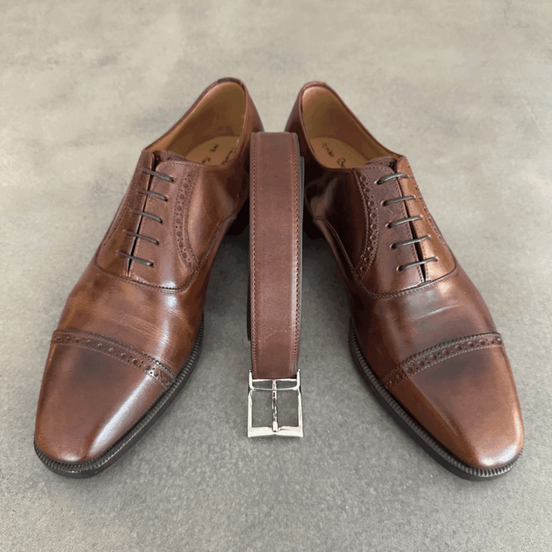 Cinturón artesanal de piel de becerro marrón oscuro