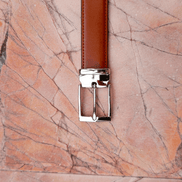 Cinturón artesanal de piel marrón nogal mediano