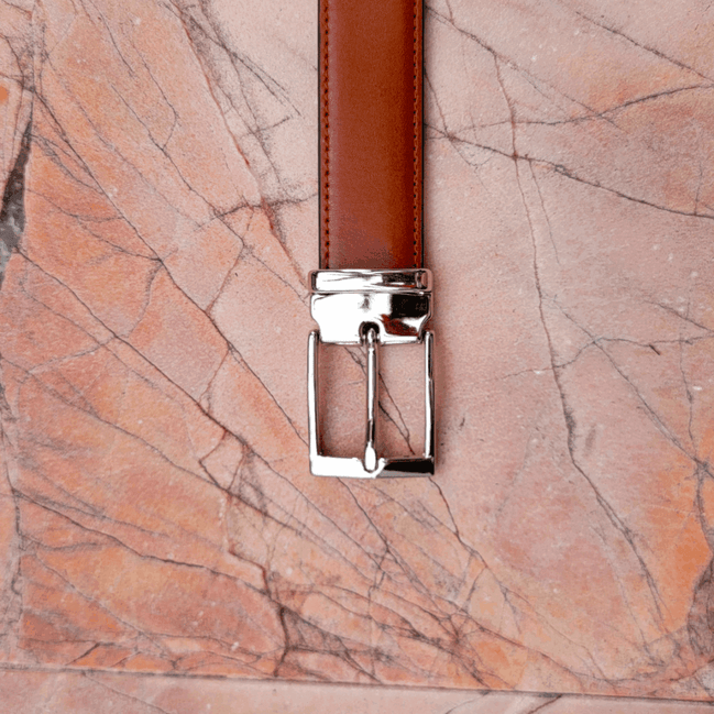 Cinturón artesanal de piel marrón nogal mediano