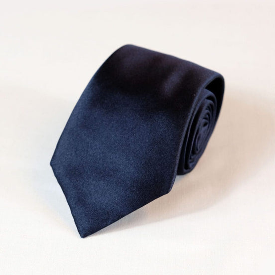 Corbata de seda azul marino – Fabricada en Italia