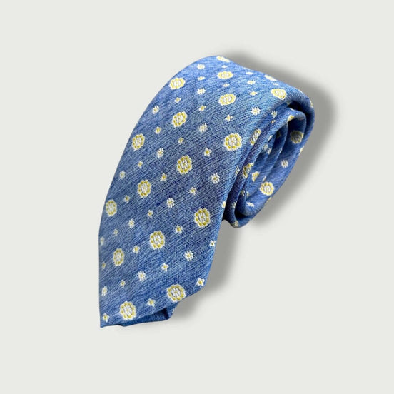 Corbata de seda azul claro con motivo floral amarillo – Hecha en Italia
