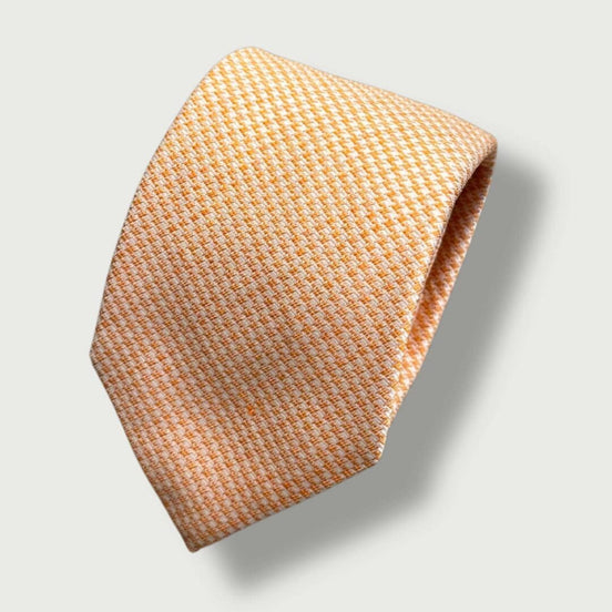 Corbata de seda con estampado pata de gallo color melocotón – Fabricada en Italia
