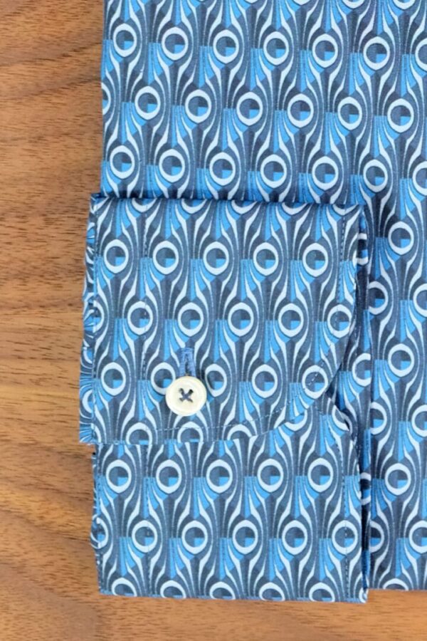 A close up of the buttons on a shirt