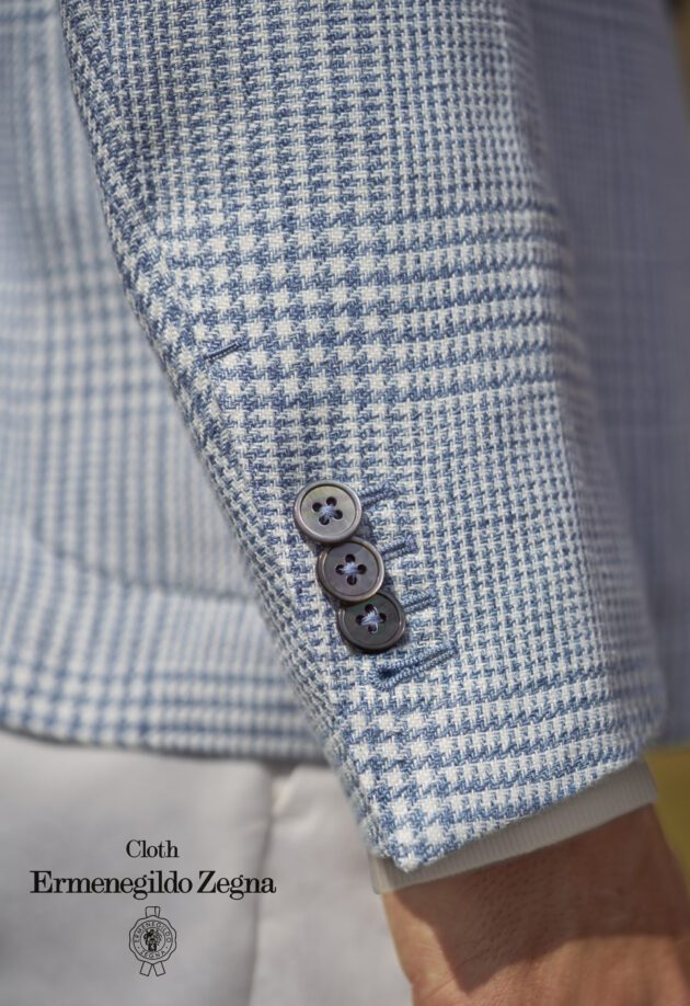 A close up of the buttons on a shirt