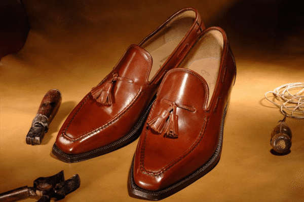 Entirely hand crafted in Italy